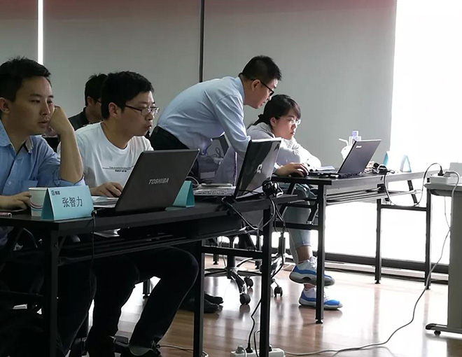 六西格瑪綠帶課程金老師耐心指導學員 六西格瑪綠帶課程金老師耐心指導學員