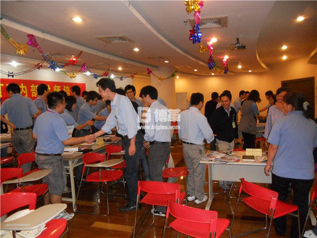 上海展華電子班組管理內(nèi)部講師培訓(xùn)現(xiàn)場(chǎng)演練 上海展華電子班組管理內(nèi)部講師培訓(xùn)現(xiàn)場(chǎng)演練