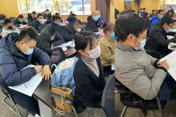 精益生產運營培訓學員認真記筆記 精益生產管理培訓